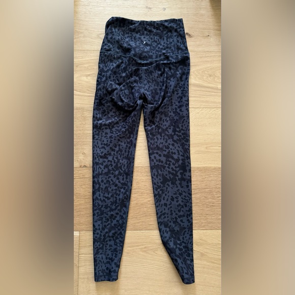 Old Navy Cheetah Print Leggings SIZE S- Black/Gray - Picture 2 of 2